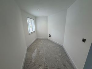 Downstairs bedroom/study- click for photo gallery